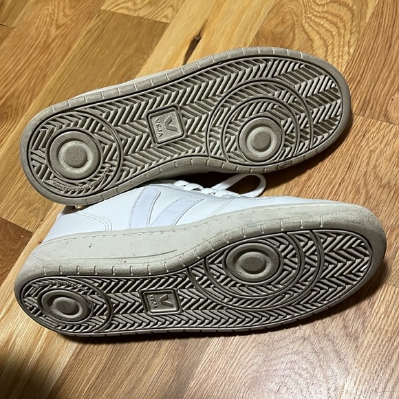 Veja V-10 Leather Extra White 39 - Picture 5 of 8